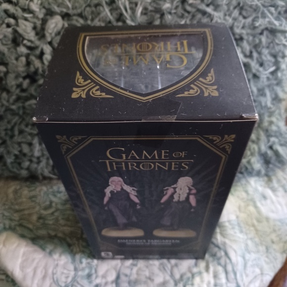 BNIB Dark Horse Comics Game of Thrones Daenerys Targaryen Deluxe Figure - Picture 6 of 6